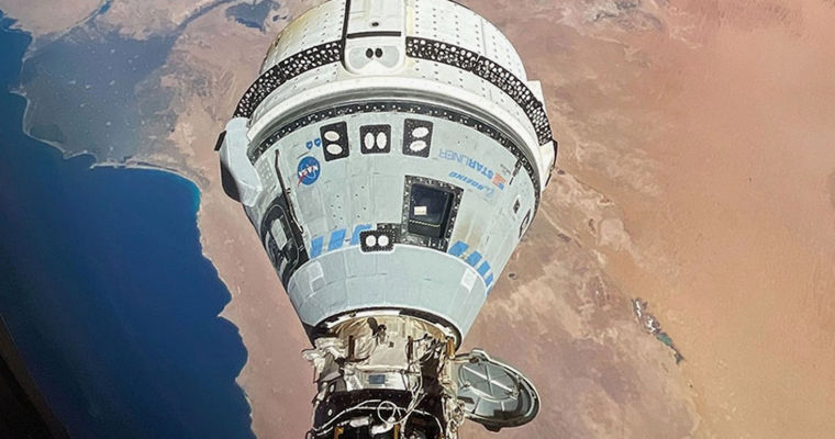 Астронавты NASA застряли на орбите и не могут вернуться на Землю.