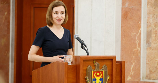 Санду приветствовала команду Молдовы на Европейском юношеском олимпийском фестивале.