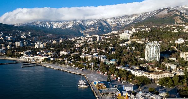 На полуострове уже оборудовано более 450 пляжей, что на 60 больше, чем в прошлом году. 