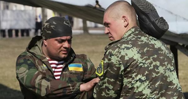 Украина намерена отменить обязательный призыв в армию.
