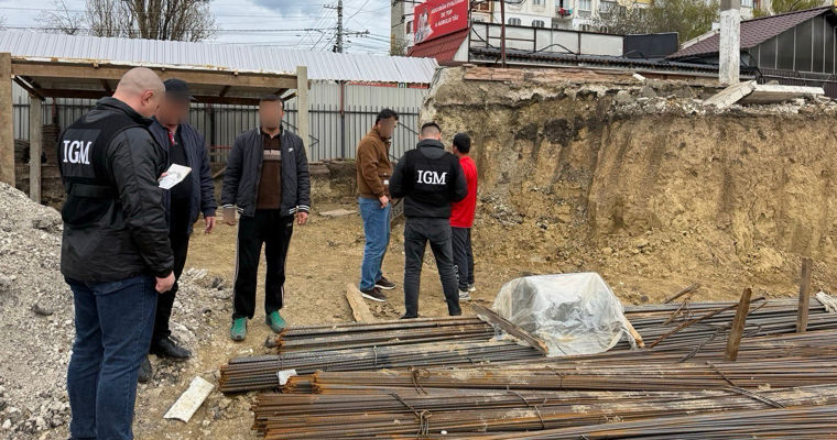 Patru cetățeni din Tadjikistan fără acte, reținuți pe un șantier la Bălți.