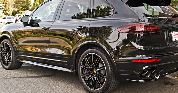 Bunuri în valoare de 3.000 de euro, sustrase dintr-un Porsche din Capitală. Foto simbol: London Motorcars