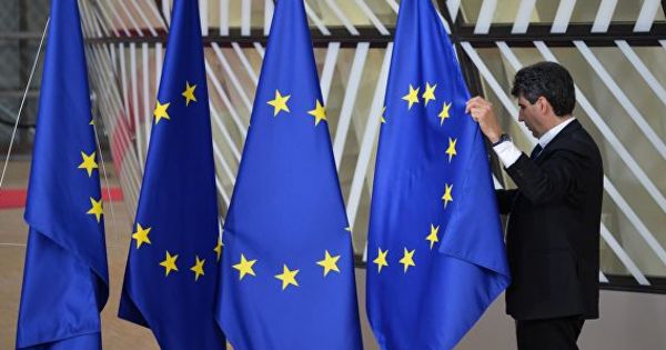 Заседание саммита ЕС возобновилось после восьми часов консультации.