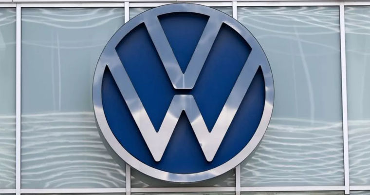 Volkswagen riscă o amendă de 1,5 miliarde de euro din cauza depășirii limitelor de emisii poluante.