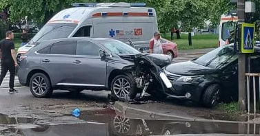 На Албишоаре произошло лобовое столкновение автомобилей.