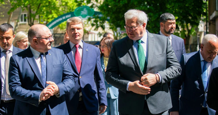 Глава МИД Украины приехал в Бельцы и встретился с Петковым.