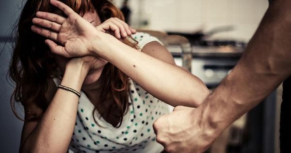 Во Франции в 2018 году от рук мужей и сожителей погибли более 120 женщин.