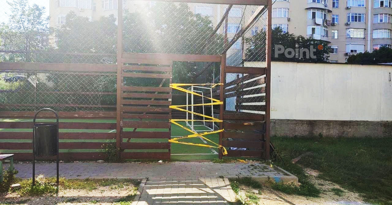 В Кишиневе подростка насмерть придавило футбольными воротами. Фото: Point.md