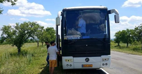 Автобус, следовавший по маршруту Кишинев-Брашов, чуть не попал в аварию