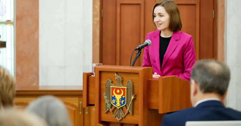 Майя Санду вручила государственные награды ряду преподавателей