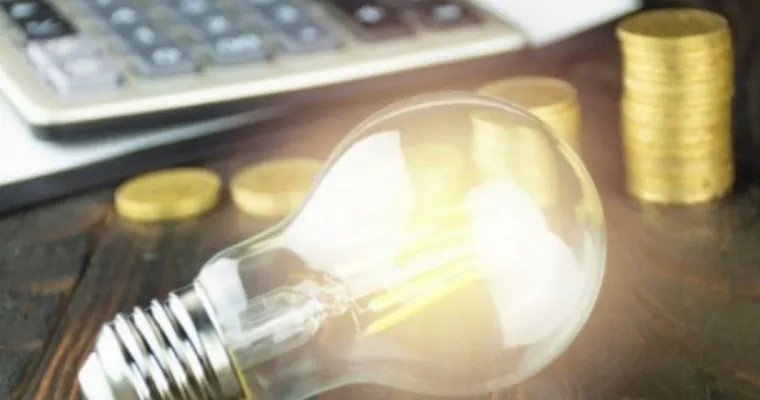 Energia electrică s-ar putea scumpi. Junghietu: Nu e exclusă o majorare a tarifului