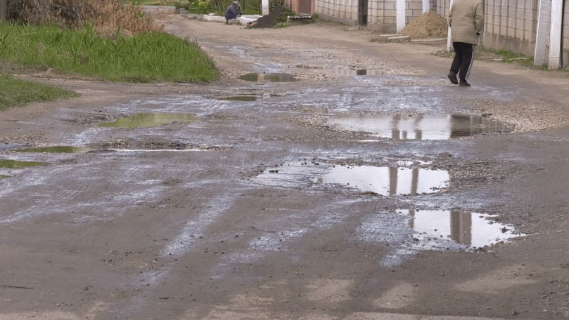 În centrul Căușeniului, dar fără drum: Strada uitată de autorități