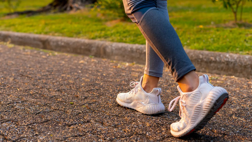 Учёные: Короткая прогулка сразу после еды полезнее 10 тысяч шагов в день.