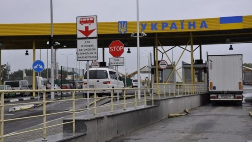 Doi bărbaţi au vrut să treacă frontiera în Ucraina cu o femeie moartă