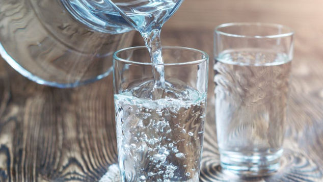 Sesizare ANRE: Oamenii din sate încă mai beau apă tehnologică