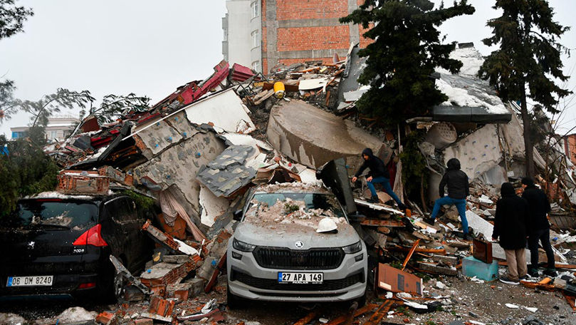 До настоящего времени известно о 500 погибших, тысячи человек получили ранения.