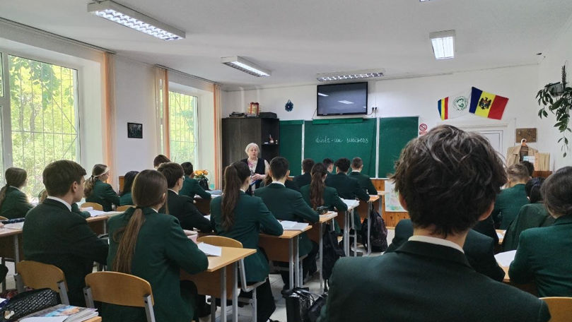 Elevii clasei a IX-a sunt în toiul pregătirilor pentru examene