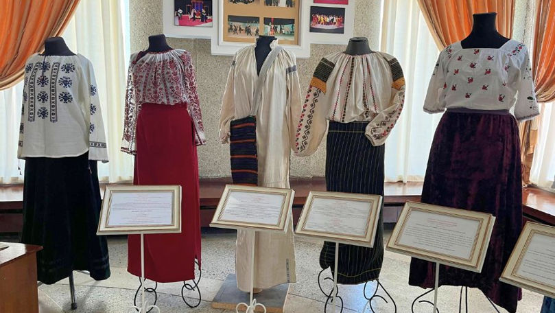 Ia, simbol al identității: Expoziție la Teatrul Național din Bălți