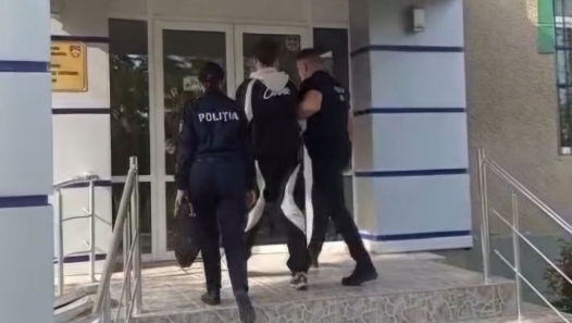 Un tânăr de 18 ani, reținut de Poliție: Cum a înșelat mai multe persoane
