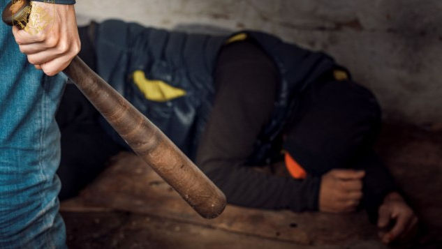 Au omorât un bărbat din răzbunare: Doi indivizi, băgați după gratii