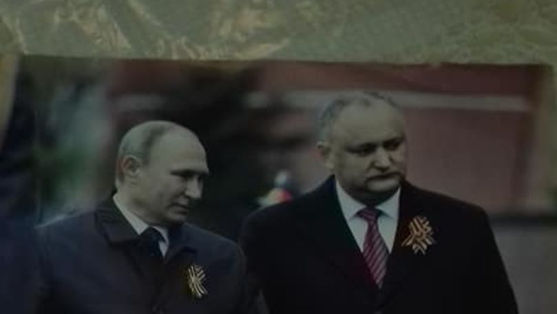 Calendare cu Dodon și Putin, distribuite în stânga Nistrului