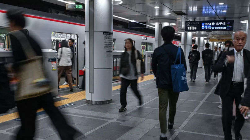 Atac cu cuțitul în metroul din Tokyo. Mai multe persoane au fost rănite