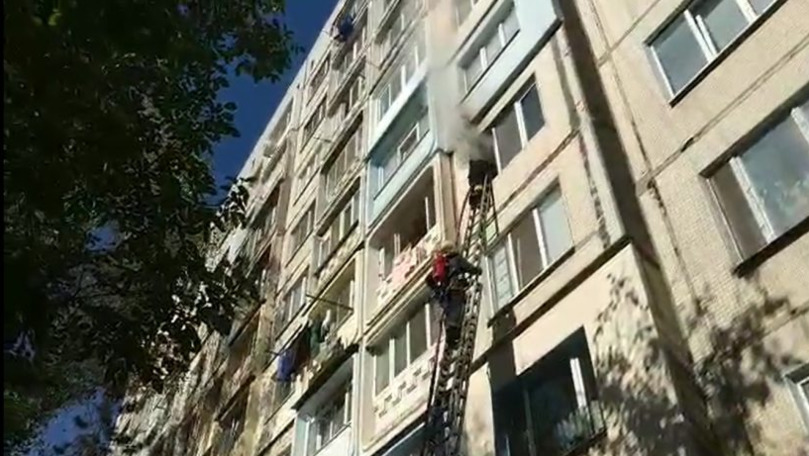 Incendiu la Bălți: Flăcările au mistuit bunurile dintr-un apartament