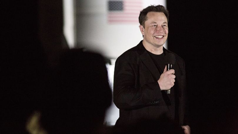 Elon Musk, dansând pe ritmuri chinezești la fabrica Tesla