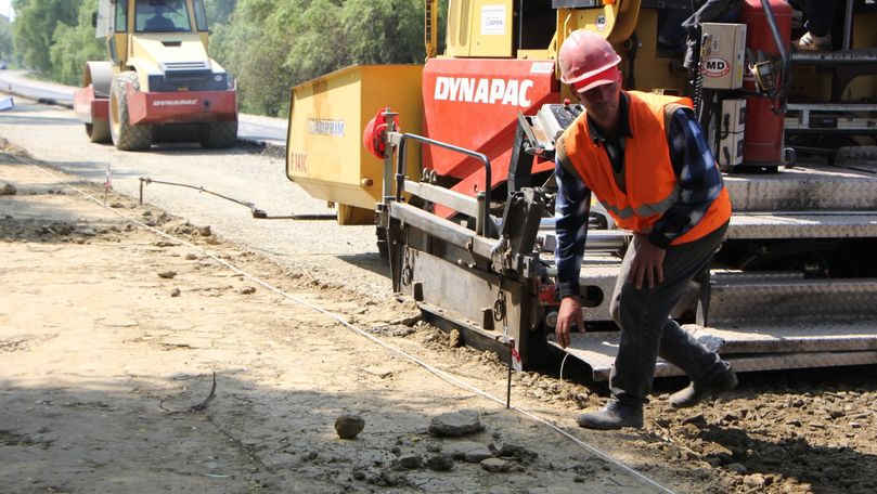 Drumurile lăsate baltă de companii din UE, reabilitate de turci