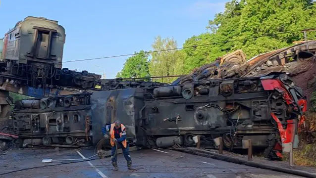 Două poduri s-au prăbușit în Rusia, provocând deraierea a două trenuri