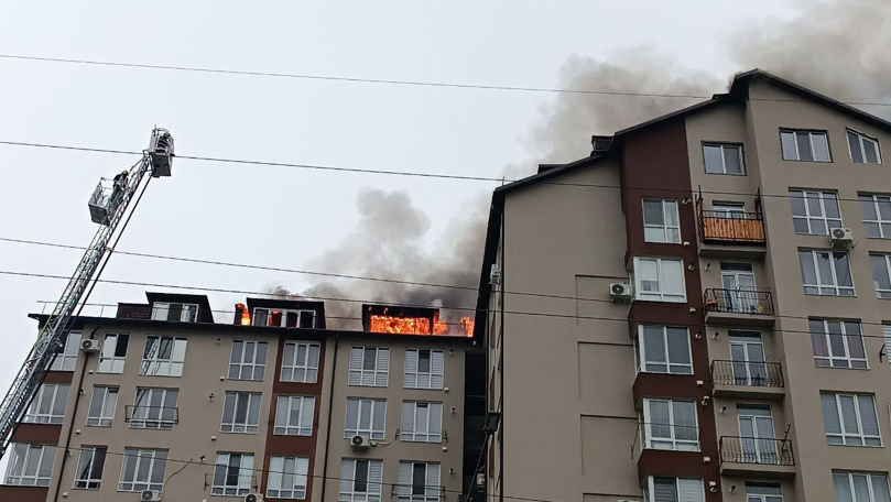 Incendiul din Durlești, lichidat. IGSU: 1.500 m2 de acoperiș, distrus