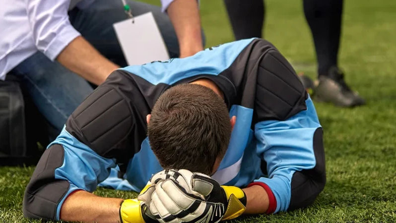 В Испании 19-летний вратарь умер после удара в голову во время матча.