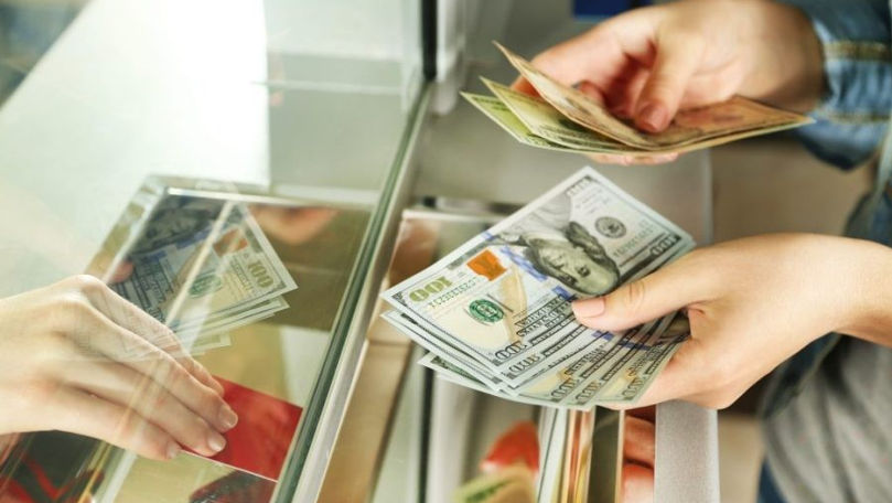 Curs valutar 15 octombrie 2024: Cât valorează un euro și un dolar
