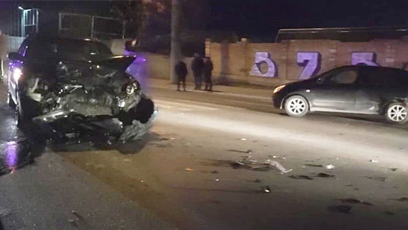 Accident nocturn la Botanica. Unul dintre automobile, făcut zob