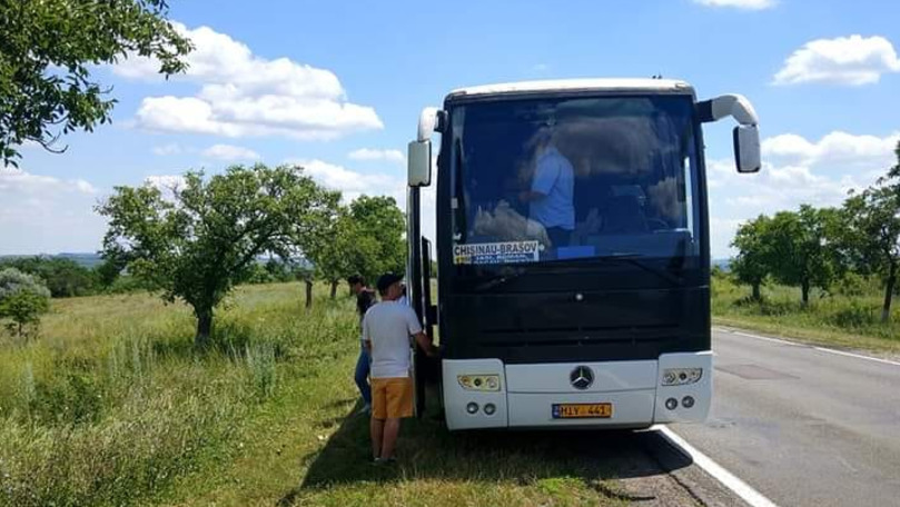 Un autocar Chișinău-Brașov cu 40 de pasageri, la un pas de un accident