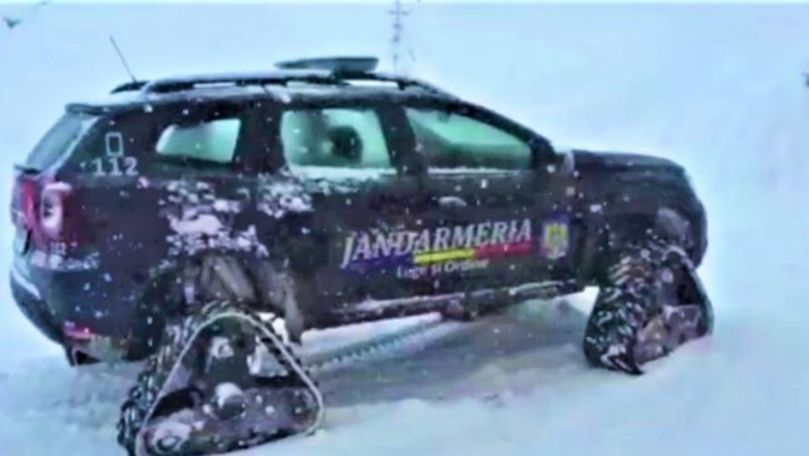 Mașina cu șenile a jandarmilor care face senzaţie în munții din România