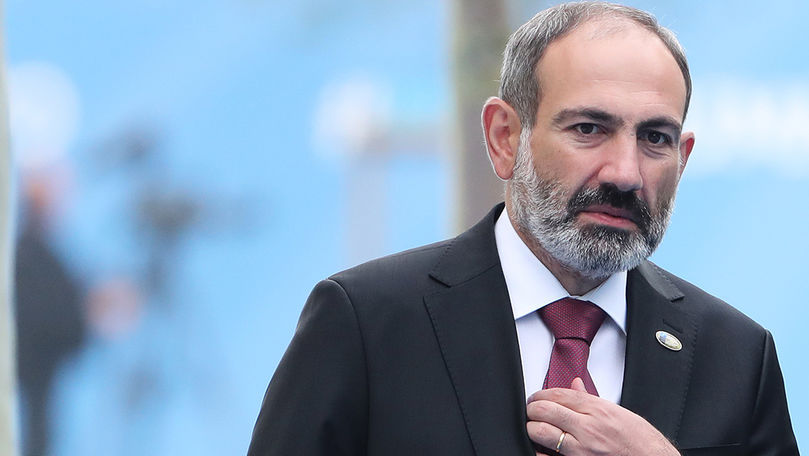 Пашинян призвал прекратить митинг в его поддержку в Ереване.