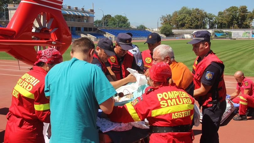 O pacientă din Glodeni, transportată de un echipaj SMURD la Chișinău