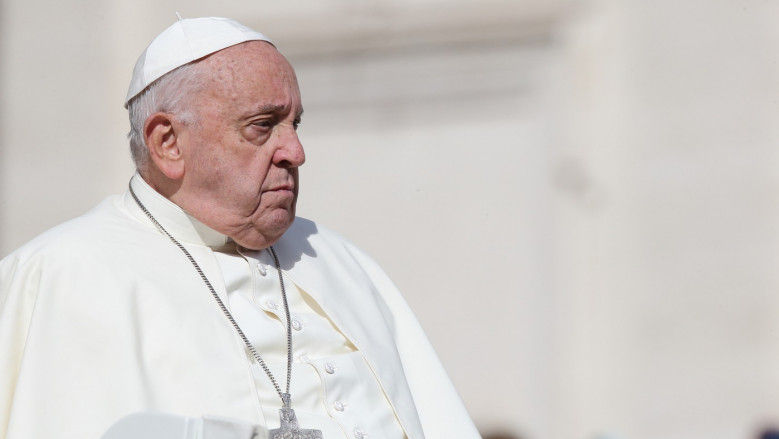 Papa Francisc îndeamnă liderii politici să supravegheze dezvoltarea AI