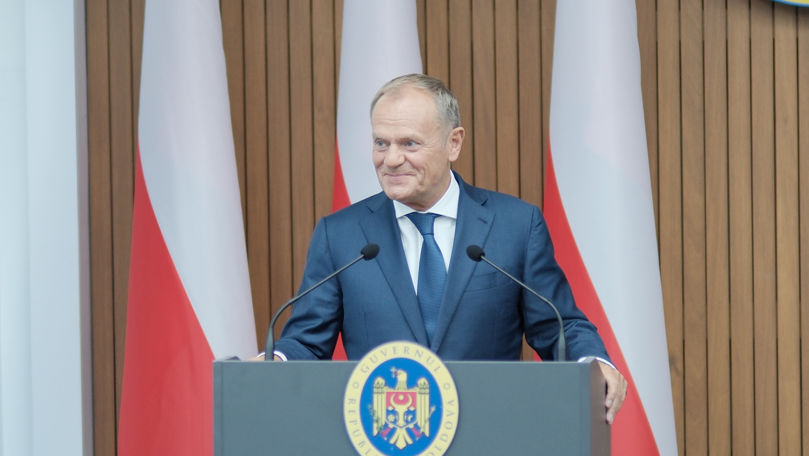 Tusk a vorbit în limba română în plenul Parlamentului de la Chișinău