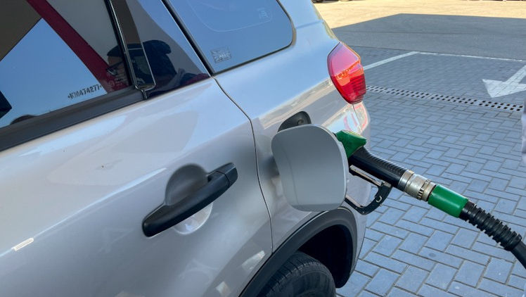 Stația PECO care înșela clienții la cantitatea motorinei, amendată