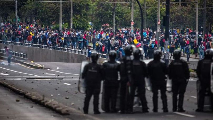 Ţara în care guvernul a fugit din capitală de frica protestatarilor