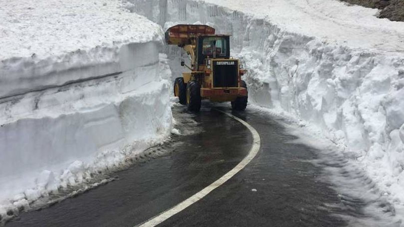 Zăpadă de 5 metri pe Transfăgărășan: Drumul se deschide în iulie