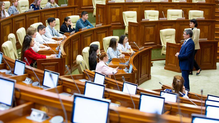 Săptămâna ușilor deschise: Peste 500 de vizitatori au fost la Parlament