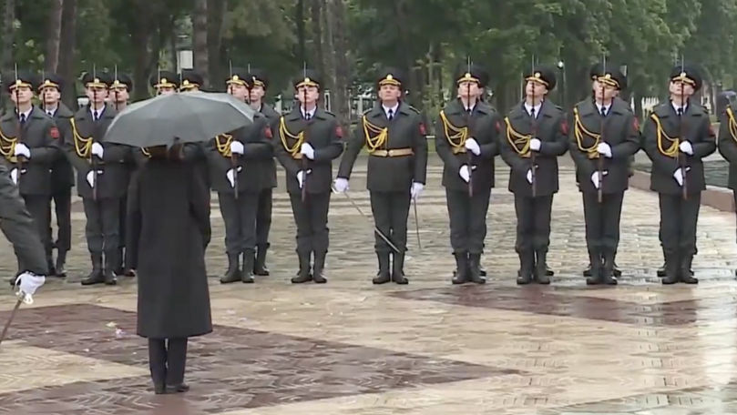Ziua Victoriei: Conducerea țării a depus flori la Complexul Eternitate