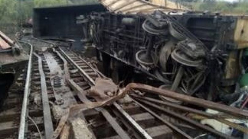 Grav accident feroviar în SUA: Un tren cu 98 de vagoane a deraiat