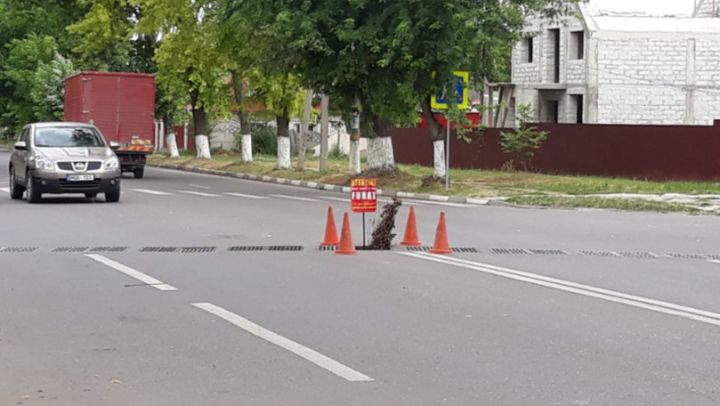 În municipiul Ungheni se fură tot mai multe capace de canalizare