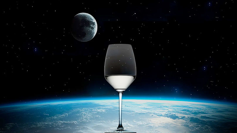 Сваренную в космосе рюмку саке продали почти за 600 000 евро.