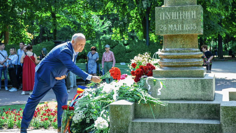 PSRM a depus flori la monumentul marelui poet rus Aleksandr Pușkin