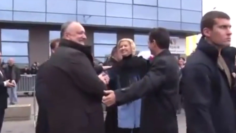 Irina Vlah, surprinsă cum dansează hora în faţa lui Igor Dodon